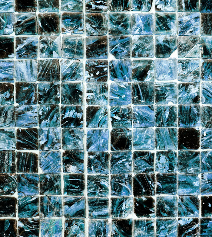 При единовременном заказе душевой и зеркала с подсветкой